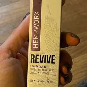 Revive is a facial cream with Hydrolyzed Collagen & Retinol